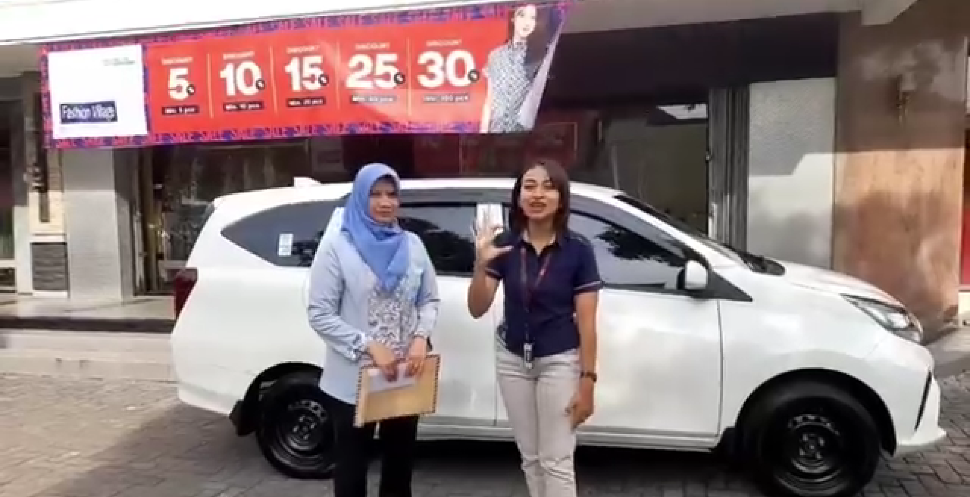 Testimony Sahabat Daihatsu, Ibu Yanti dari salah satu produsen fashion terbesar Solo raya yaitu CV FASHION VILLAGE OUTLET